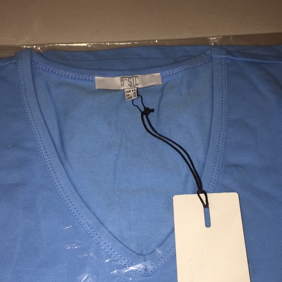 Basic By Yest Yemi Light Blue V-Neck T-Shirt Size 12 New with Tags - Picture 13 of 13